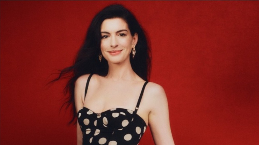 Το beauty look της Anne Hathaway που έκλεψε τις εντυπώσεις στην πρεμιέρα του “The Odyssey”